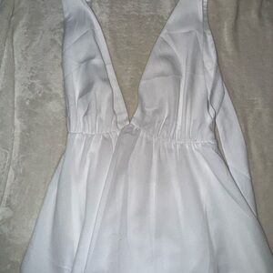 Elegant White Sleeveless Dress